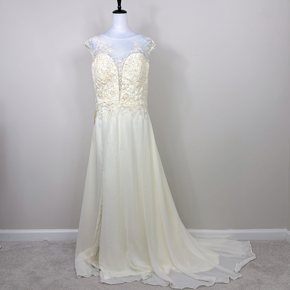 Brand new Vintage lace wedding dress with a sheer back and flowing skirt…